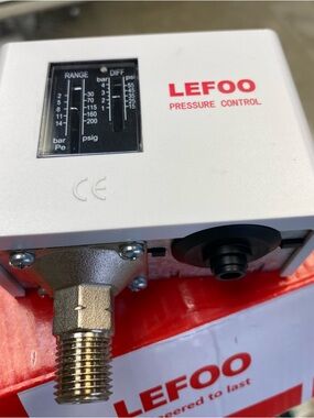 LEFOO Pressure Control Unit in White and Red LF5514